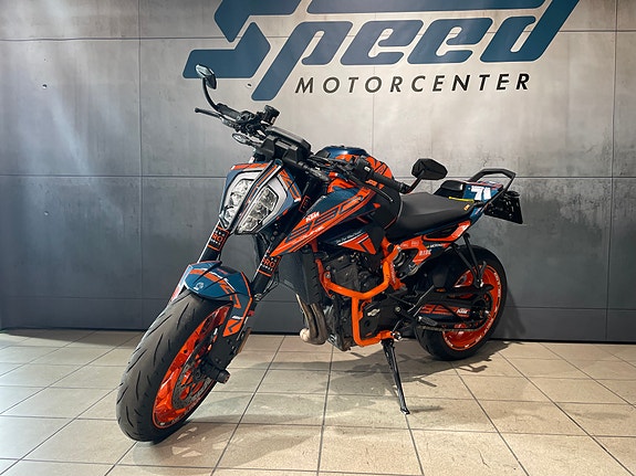 KTM 890 Duke R 10 of 20
