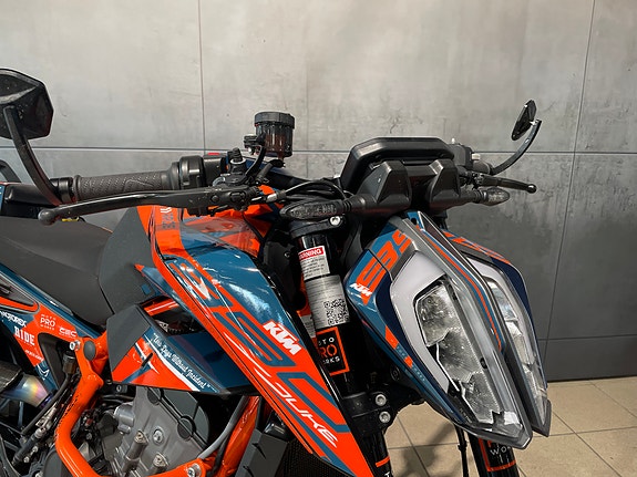 KTM 890 Duke R 6 of 20