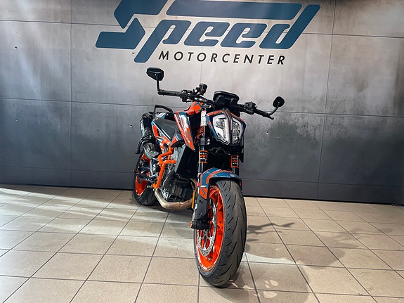 KTM 890 Duke R 9 of 20