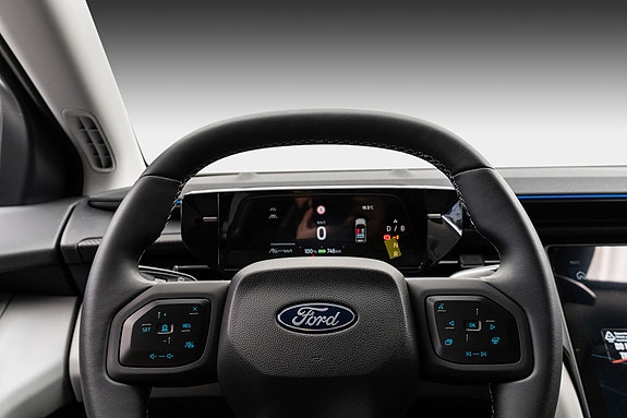 Ford Explorer 10 of 30