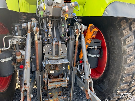 CLAAS Arion 660 m/ Frontlaster – 2750 timer 24 of 30