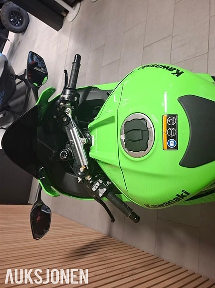 Kawasaki Ninja ZX-10R 12 of 13