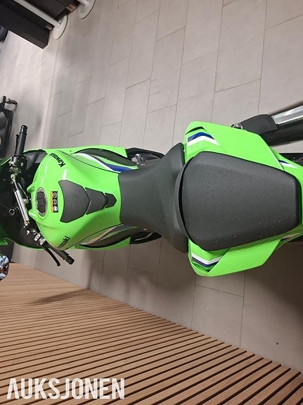 Kawasaki Ninja ZX-10R 8 of 13