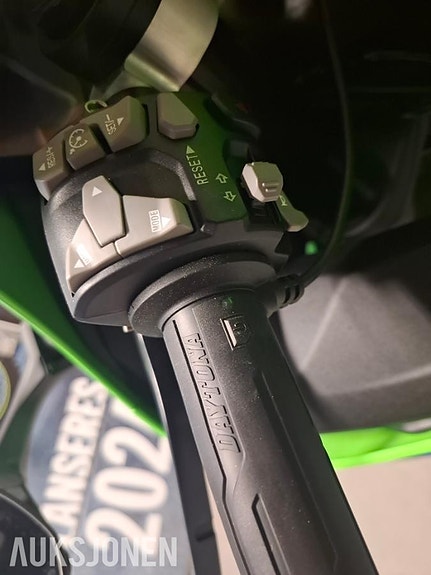 Kawasaki Ninja ZX-10R 13 of 13