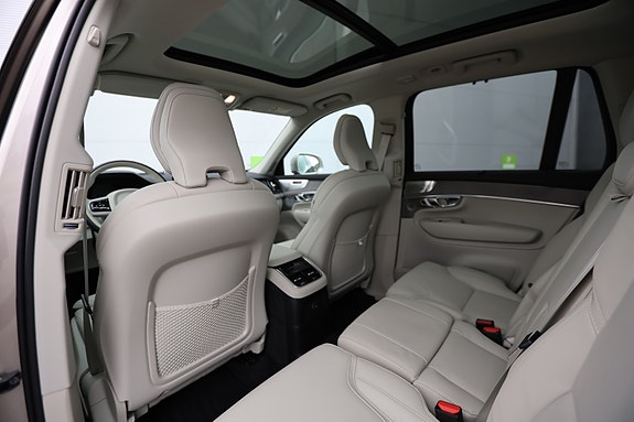 Volvo XC90 16 of 30
