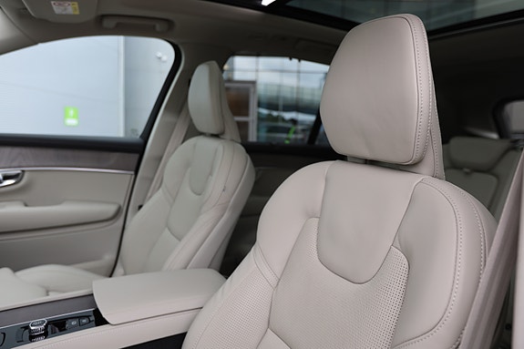 Volvo XC90 13 of 30