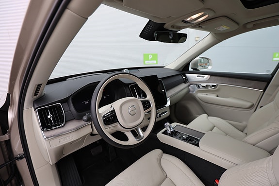 Volvo XC90 11 of 30