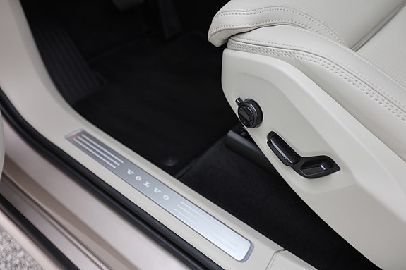Volvo XC90 10 of 30