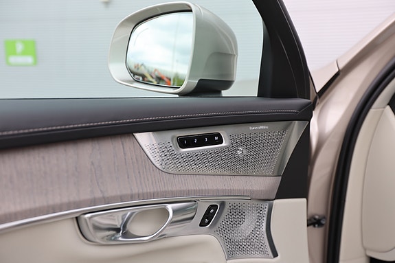 Volvo XC90 8 of 30