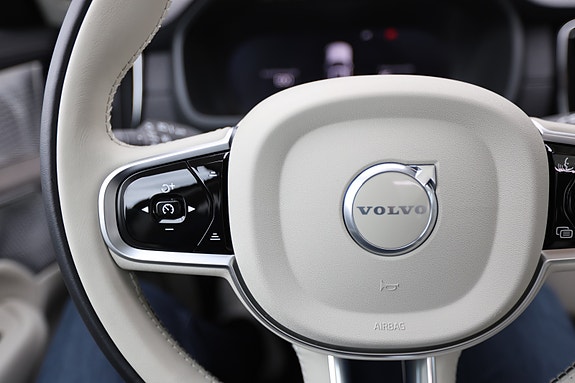Volvo XC90 26 of 30