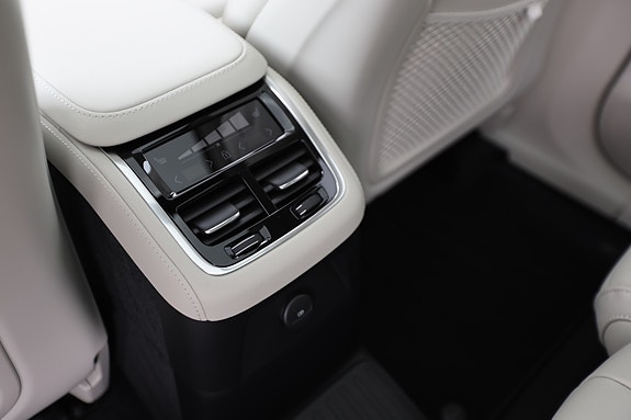 Volvo XC90 17 of 30