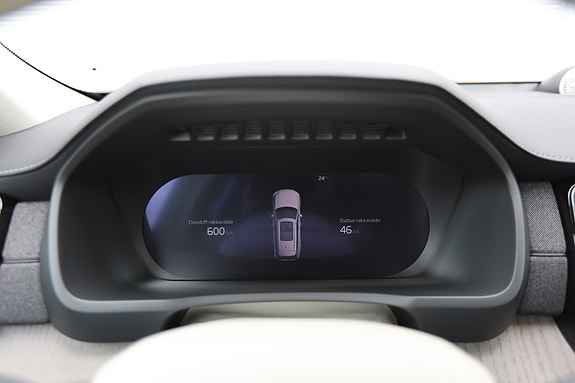Volvo XC90 30 of 30
