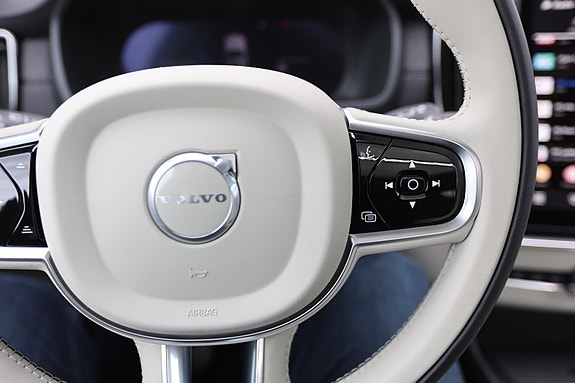 Volvo XC90 28 of 30