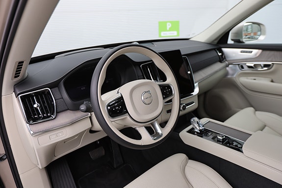 Volvo XC90 12 of 30