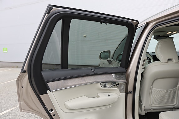 Volvo XC90 14 of 30