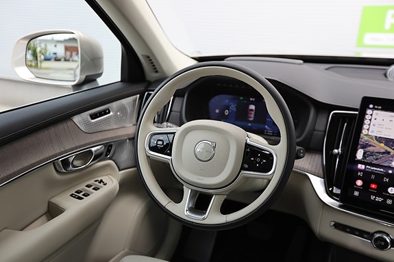 Volvo XC90 25 of 30