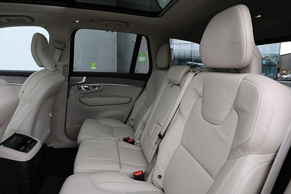Volvo XC90 19 of 30