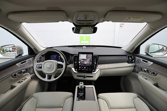 Volvo XC90 24 of 30