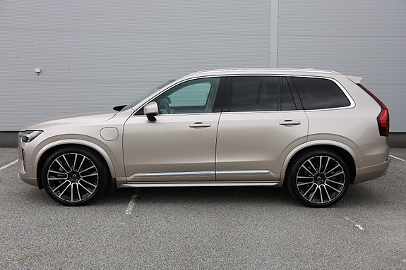 Volvo XC90 3 of 30