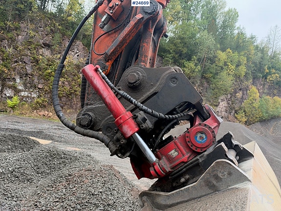 Hitachi ZX225USLC-5B Gravemaskin m/ Rototilt og 2 skuffer. 23 of 30