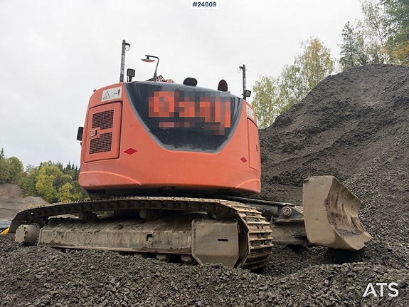 Hitachi ZX225USLC-5B Gravemaskin m/ Rototilt og 2 skuffer. 5 of 30