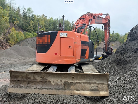 Hitachi ZX225USLC-5B Gravemaskin m/ Rototilt og 2 skuffer. 6 of 30