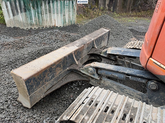 Hitachi ZX225USLC-5B Gravemaskin m/ Rototilt og 2 skuffer. 29 of 30