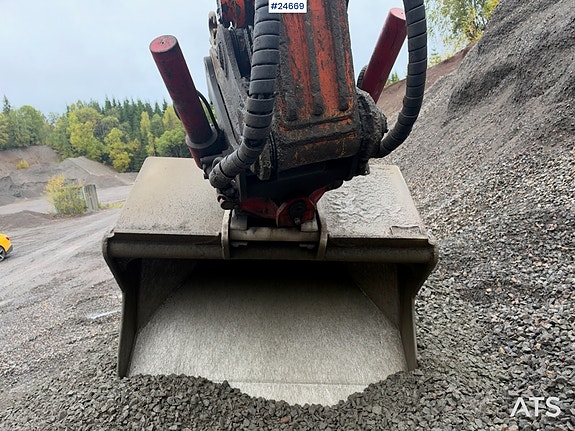 Hitachi ZX225USLC-5B Gravemaskin m/ Rototilt og 2 skuffer. 17 of 30