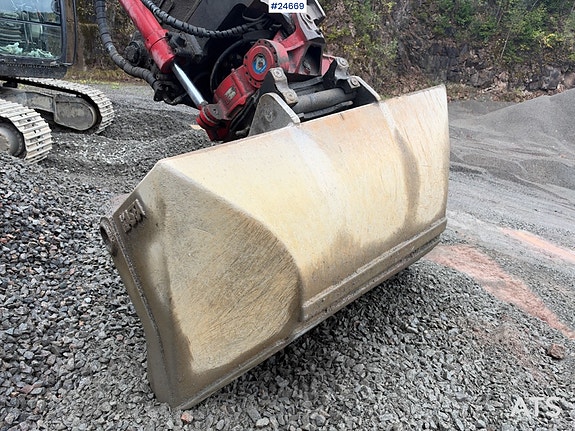 Hitachi ZX225USLC-5B Gravemaskin m/ Rototilt og 2 skuffer. 19 of 30