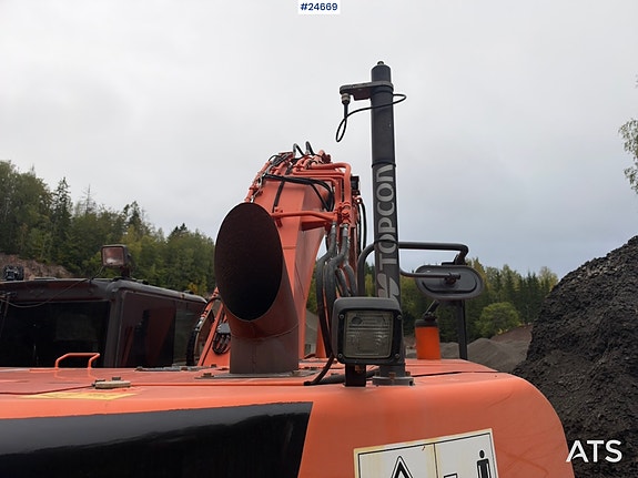Hitachi ZX225USLC-5B Gravemaskin m/ Rototilt og 2 skuffer. 30 of 30