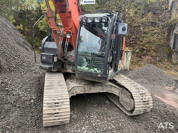 Hitachi ZX225USLC-5B Gravemaskin m/ Rototilt og 2 skuffer. 9 of 30