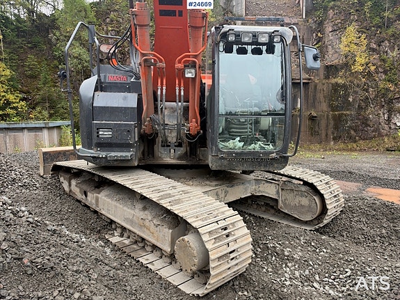 Hitachi ZX225USLC-5B Gravemaskin m/ Rototilt og 2 skuffer. 8 of 30