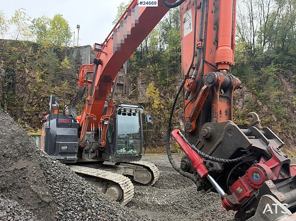 Hitachi ZX225USLC-5B Gravemaskin m/ Rototilt og 2 skuffer. 22 of 30
