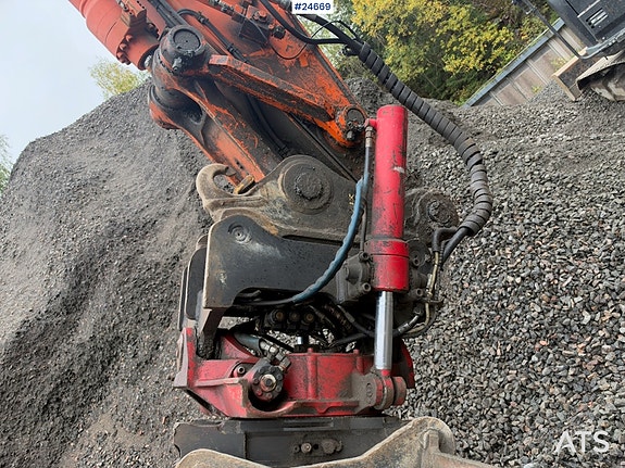 Hitachi ZX225USLC-5B Gravemaskin m/ Rototilt og 2 skuffer. 24 of 30