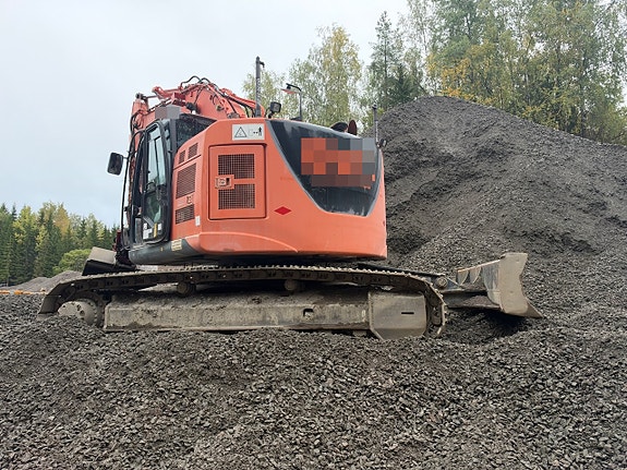 Hitachi ZX225USLC-5B Gravemaskin m/ Rototilt og 2 skuffer. 4 of 30