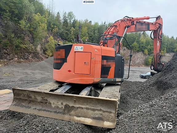 Hitachi ZX225USLC-5B Gravemaskin m/ Rototilt og 2 skuffer. 7 of 30