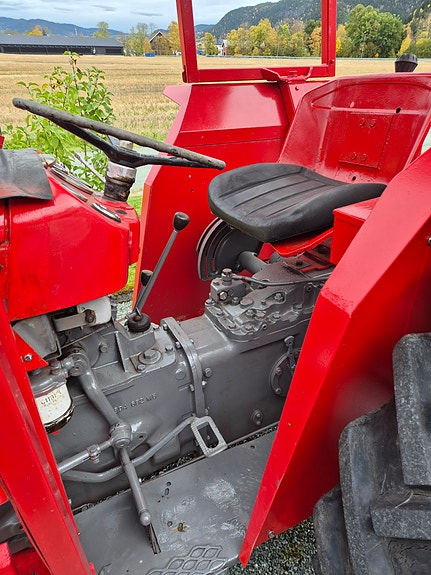 Massey Ferguson 135 2 of 5