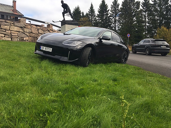 Hyundai Ioniq 6 2 of 15