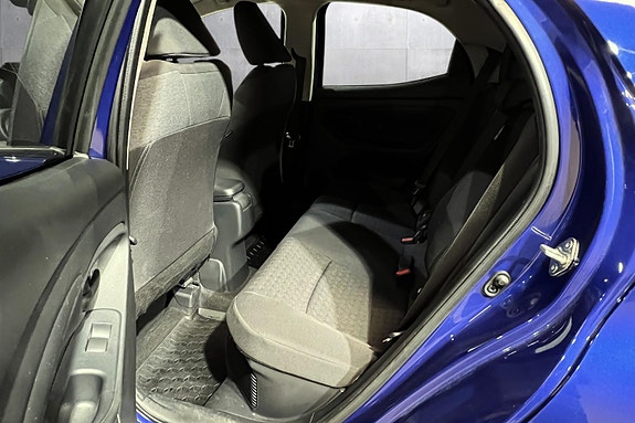 Toyota Yaris 15 of 28