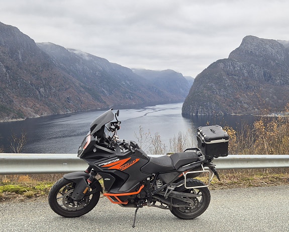 KTM 1290 Super Adventure S 5 of 7