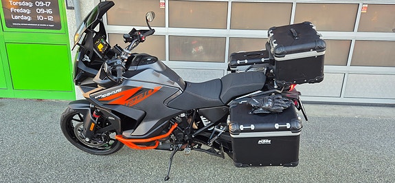 KTM 1290 Super Adventure S 2 of 7