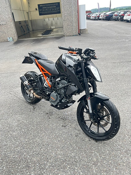 KTM 125 Duke 2 of 7