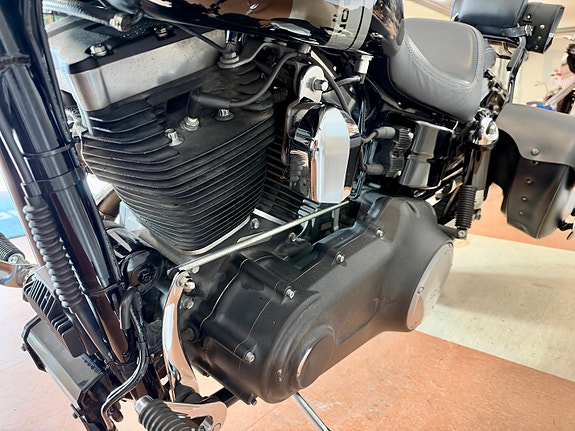 Harley-Davidson FXDF Dyna Fat Bob 23 of 29
