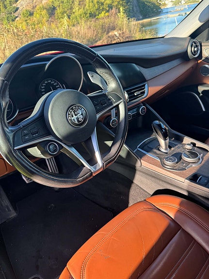 Alfa Romeo Giulia 5 of 10