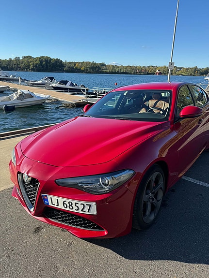 Alfa Romeo Giulia 3 of 10