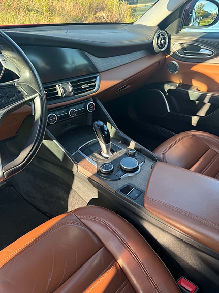 Alfa Romeo Giulia 6 of 10
