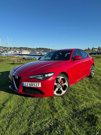 Alfa Romeo Giulia 7 of 10