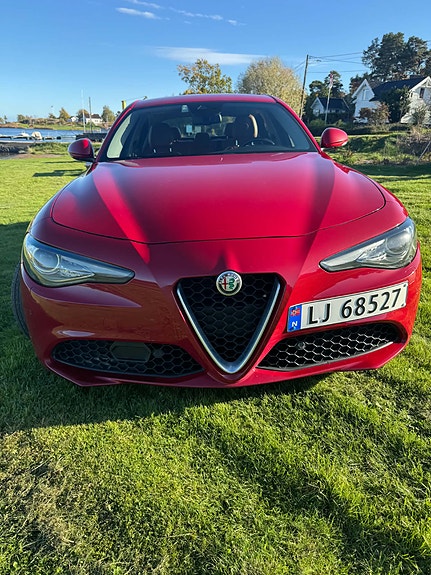 Alfa Romeo Giulia 2 of 10