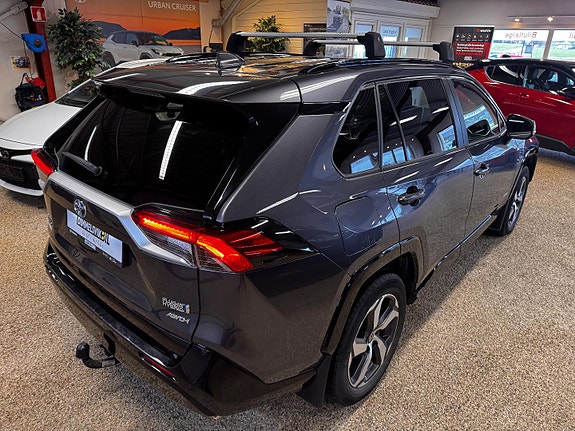 Toyota RAV4 6 of 30