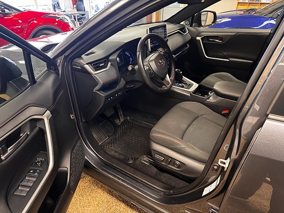 Toyota RAV4 10 of 30